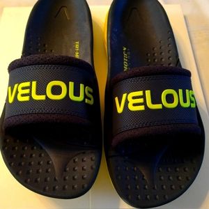 Velous Laguna Slide ( M9/W11 )